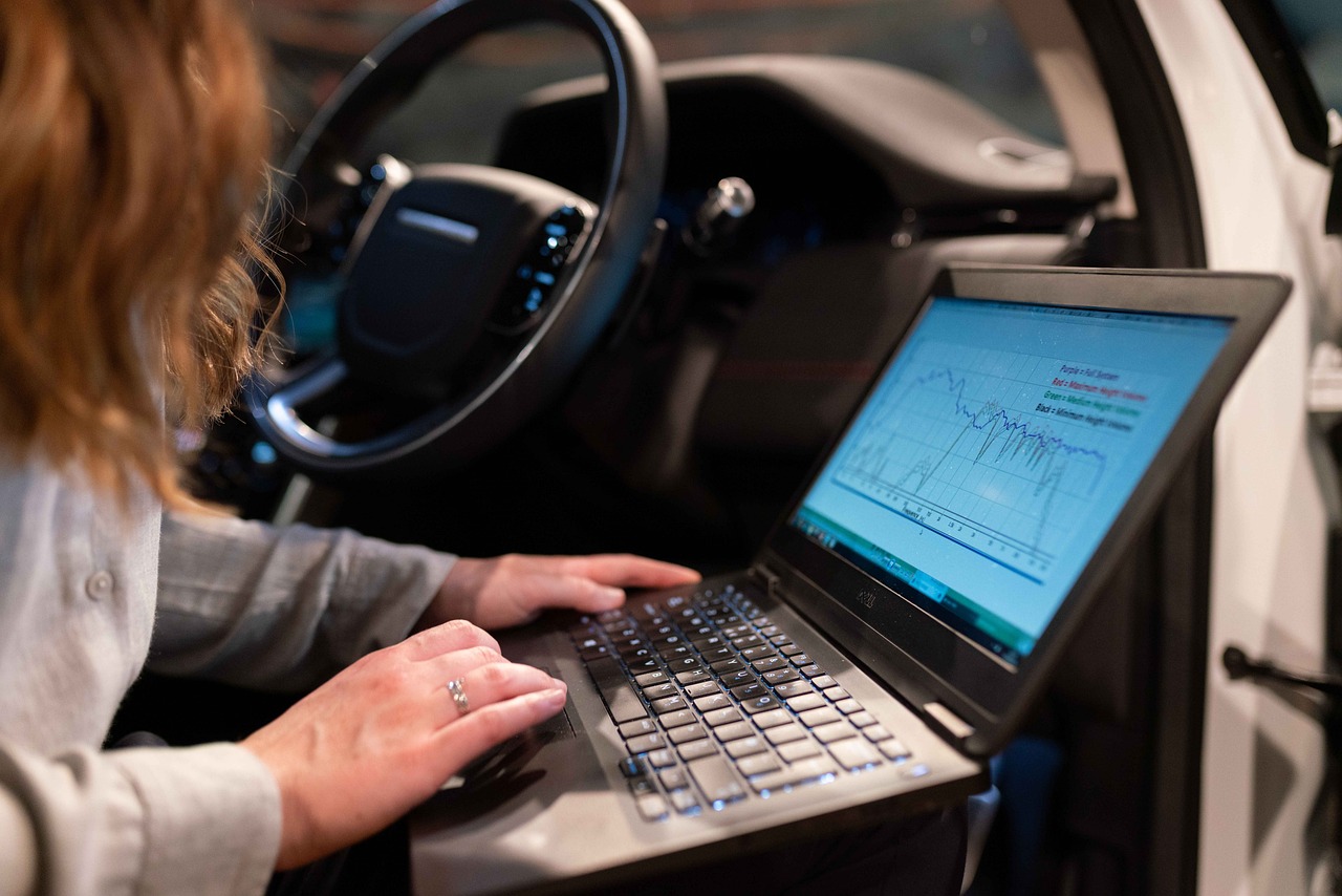 Kaip internetas padeda greičiau parduoti automobilį?